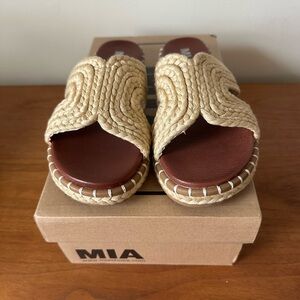 New in Box MIA Woven Rope Slide Sandals Size 7.5